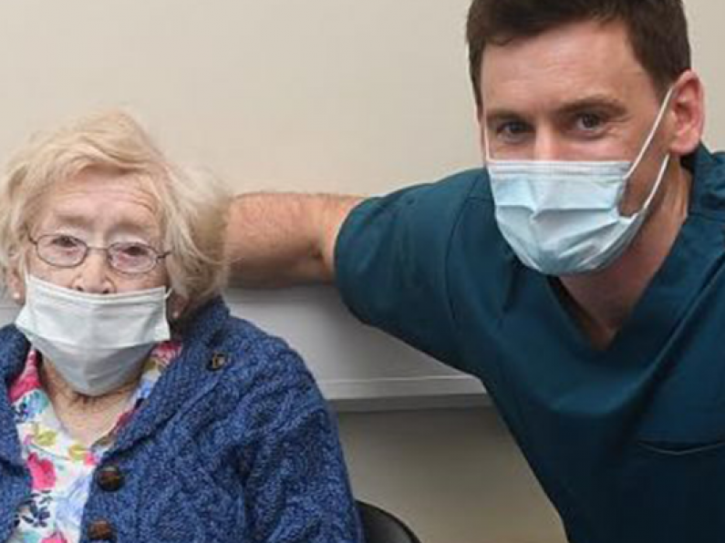 Irish great-grandmother (98) receives Covid vaccine from grandson