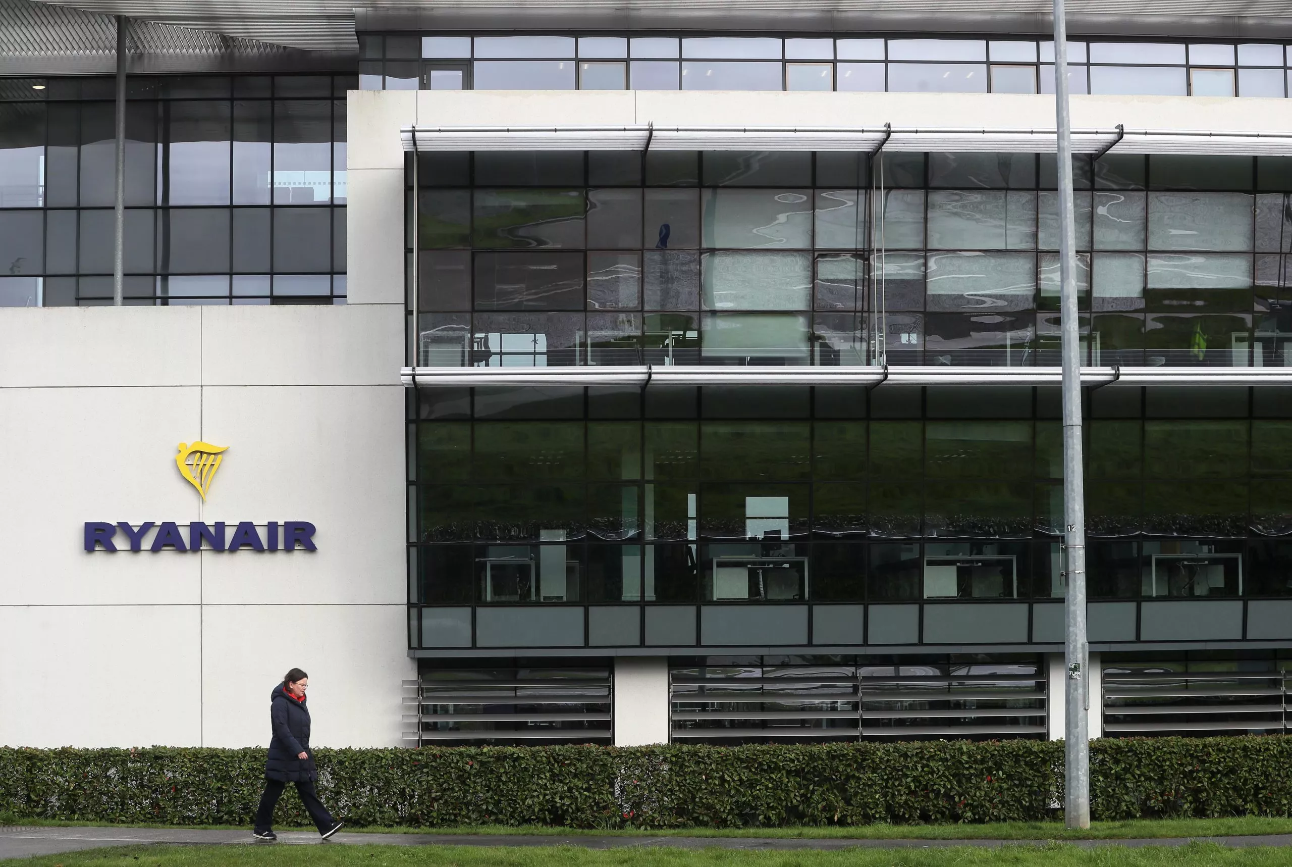 Staff at Ryanair raise concerns over handling of Covid outbreak at Dublin HQ