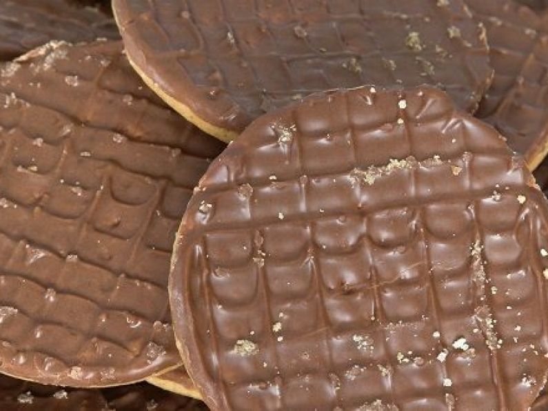 How do you eat a chocolate digestive? This is the correct way according to a professor