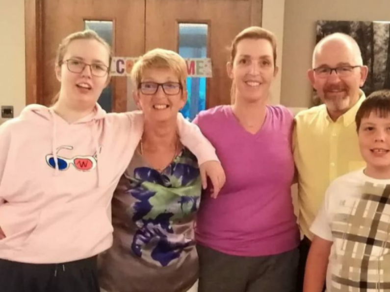 Vicky Phelan reunites with family in Ireland after six months in US