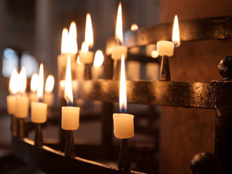 Gardaí intervene as churchgoers attend illegal Sunday mass
