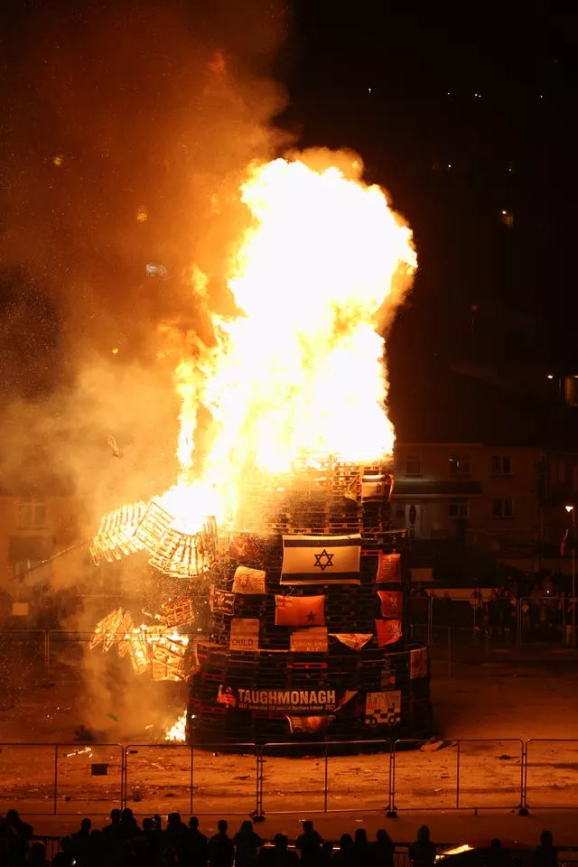 Name of murdered police officer displayed on republican bonfire