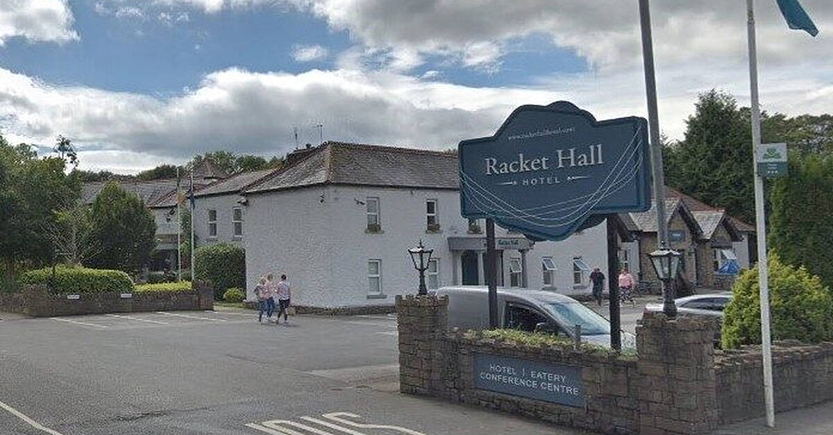 Protest continues at Tipperary hotel set to accommodate asylum seekers - Vimarsana News