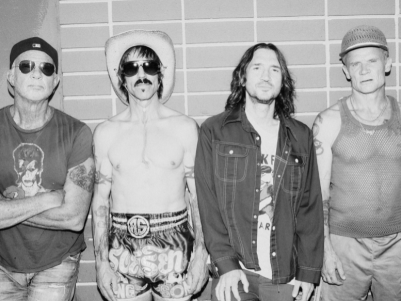 Red Hot Chili Peppers pay tribute to the late Taylor Hawkins