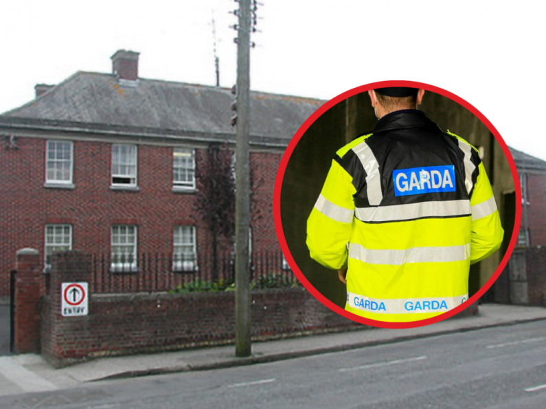 Five people arrested in investigation targeting crime gangs impersonating gardaí