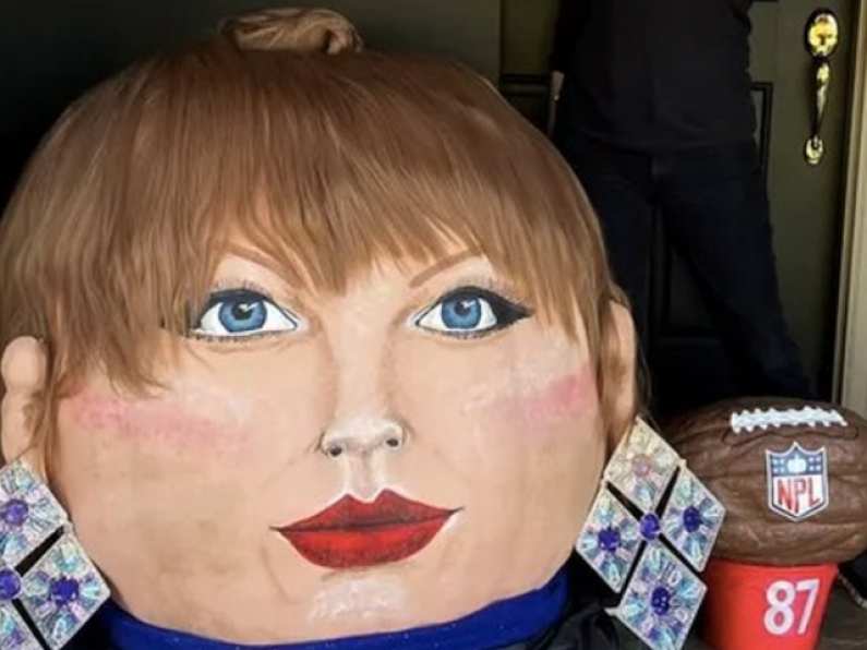 Woman creates 400lbs Taylor Swift pumpkin