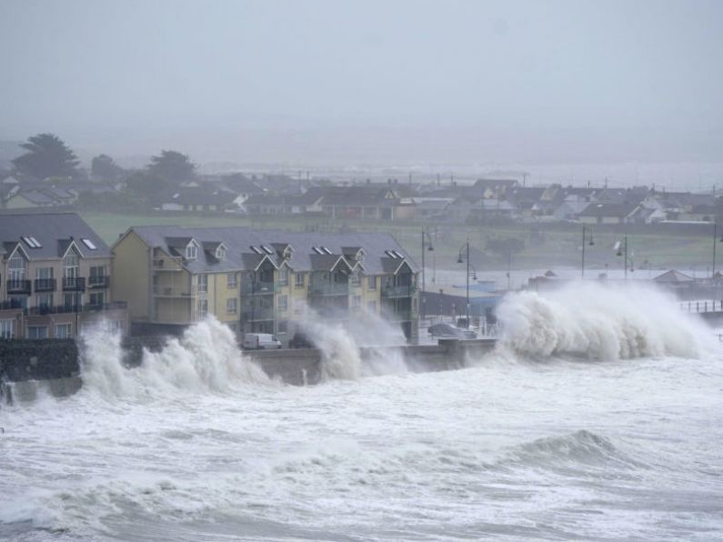 Storm Debi: Potential 'danger to life' as extreme winds up to 130km hit Ireland