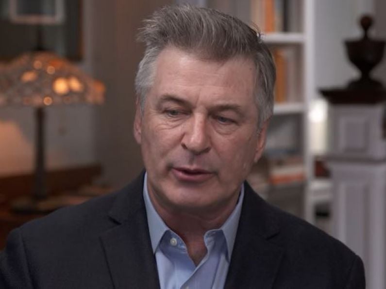 Alec Baldwin confronts paparazzi after being followed