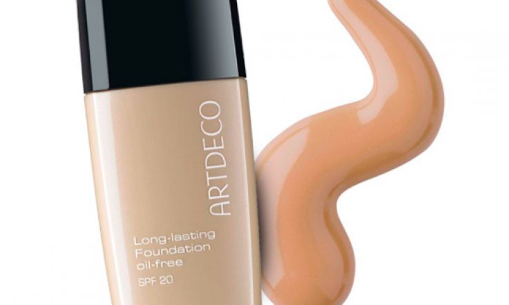 Art Deco Long-Lasting Oil Free Foundation with SPF20