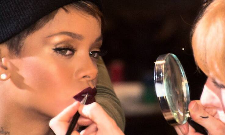 Worldwide Exclusive! Stunning Rihanna Hearts MAC Backstage Pictures, Euro Prices