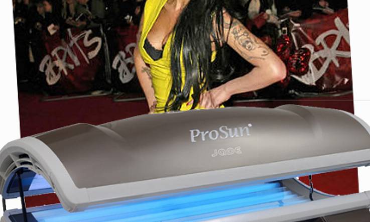 Amy Winehouse In New Addiction Shocker: Sunbeds