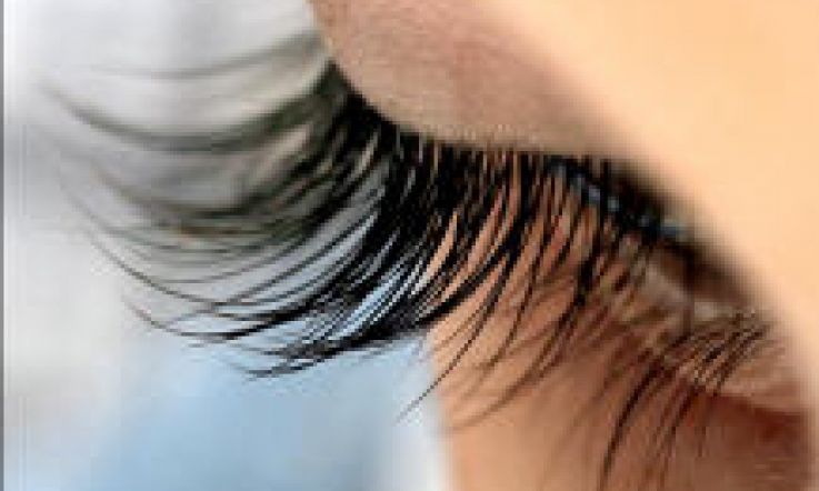 Eyelash extensions at Akina: beyond fabilis