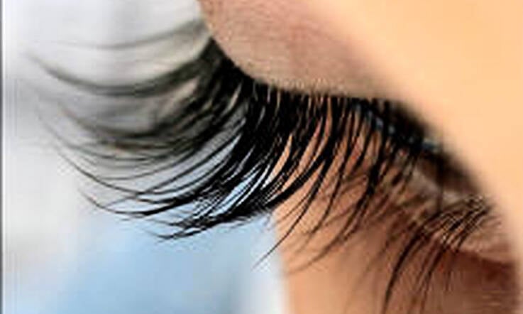 Eyelash extensions at Akina: beyond fabilis