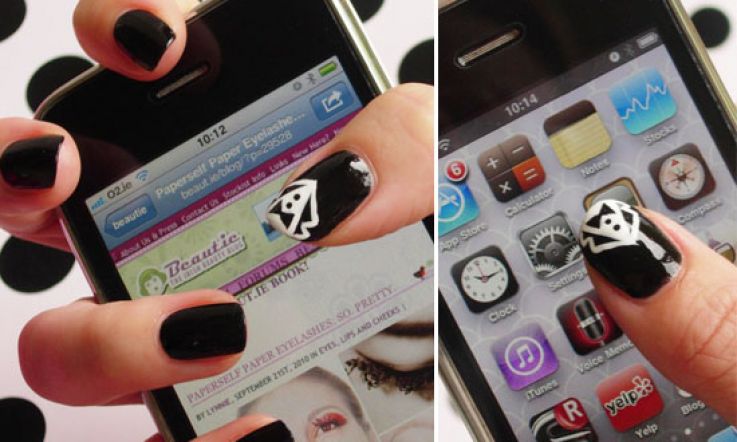 BlackBerry Bling Accent Nail Gets The Thumbs Up