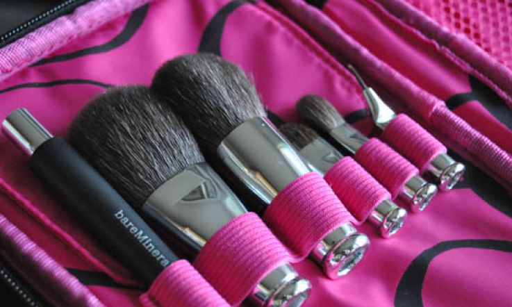 Bare Minerals Brush With Genuis Set is a Magnetic Marvel