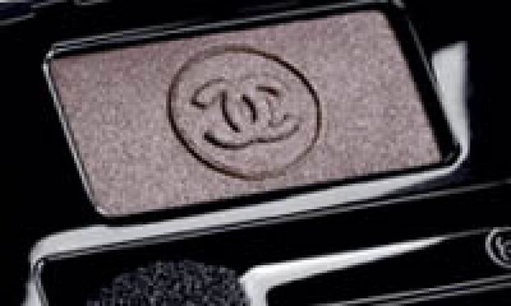 Chanel Ombre Essentielle in Taupe Grise: Subtle Smokey Eyes