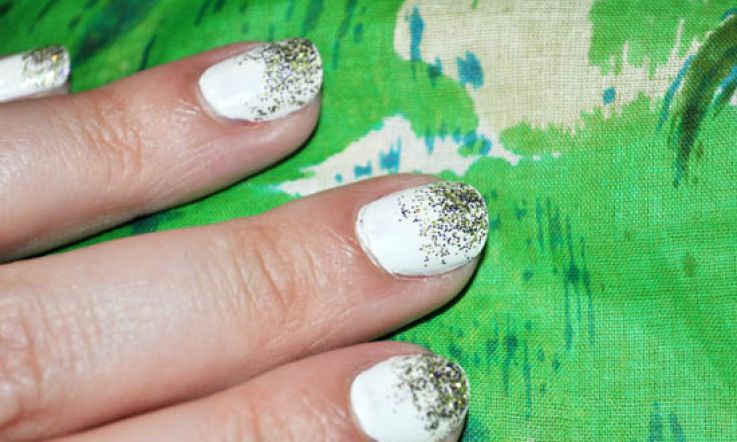 How To: Super Easy Graduated Glitter Tips on Nails