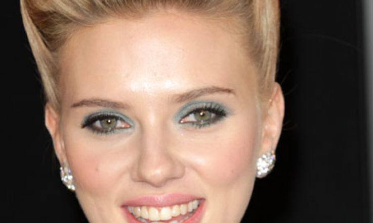 The Girl with the Blue Eyeshadow: Scarlett Johansson causes commotion with gak makeup, dress, suberb hair