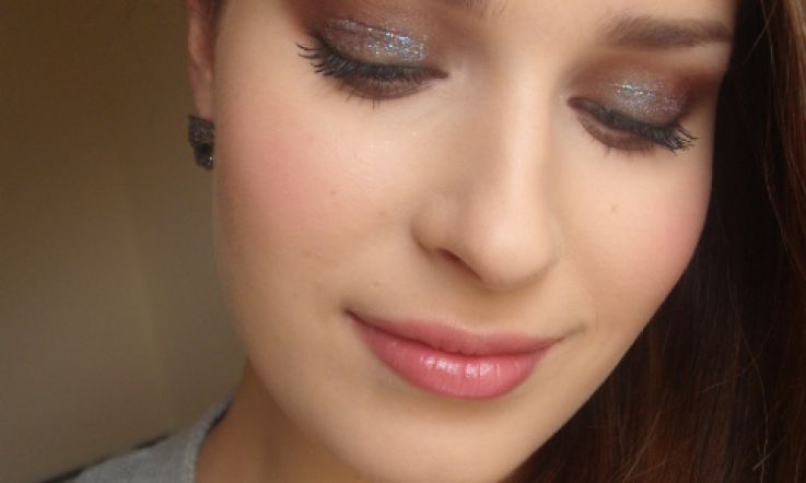 Beaut.ie Tutorial: Sharon Corr inspired soft green sparkle eyes