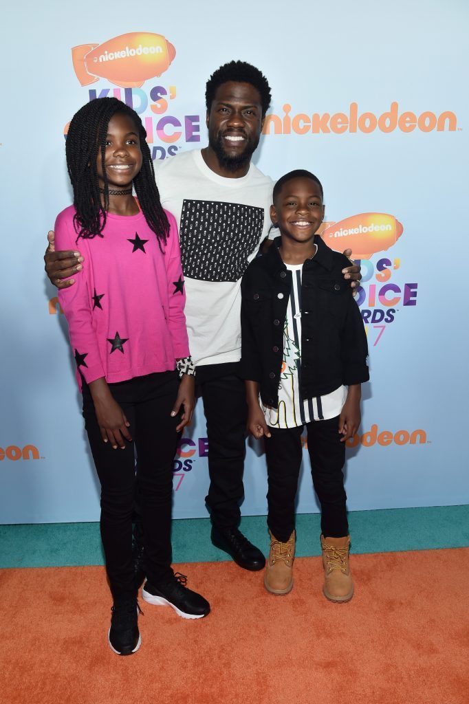 (L-R) Heaven Hart, actor Kevin Hart and Hendrix Hart at Nickelodeon's 2017 Kids' Choice Awards at USC Galen Center on March 11, 2017 in Los Angeles, California.  (Photo by Alberto E. Rodriguez/Getty Images)