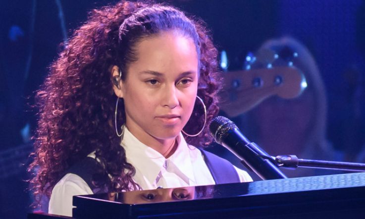 Alicia Keys was questioned about her no make-up stance and her answer was perfect