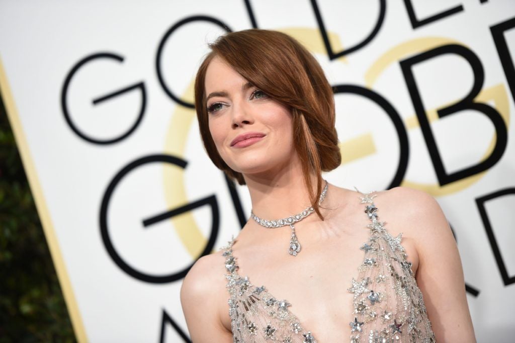 Actress Emma Stone arrives at the 74th annual Golden Globe Awards, January 8, 2017, at the Beverly Hilton Hotel in Beverly Hills, California.  / AFP / VALERIE MACON        (Photo credit should read VALERIE MACON/AFP/Getty Images)
