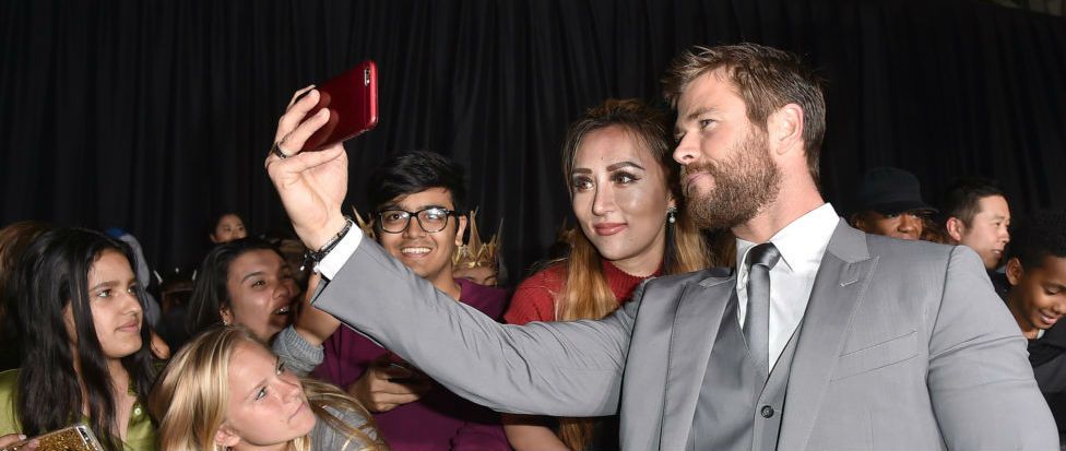 Chris Hemsworth's kids watching him on TV at the Golden Globes is the cutest
