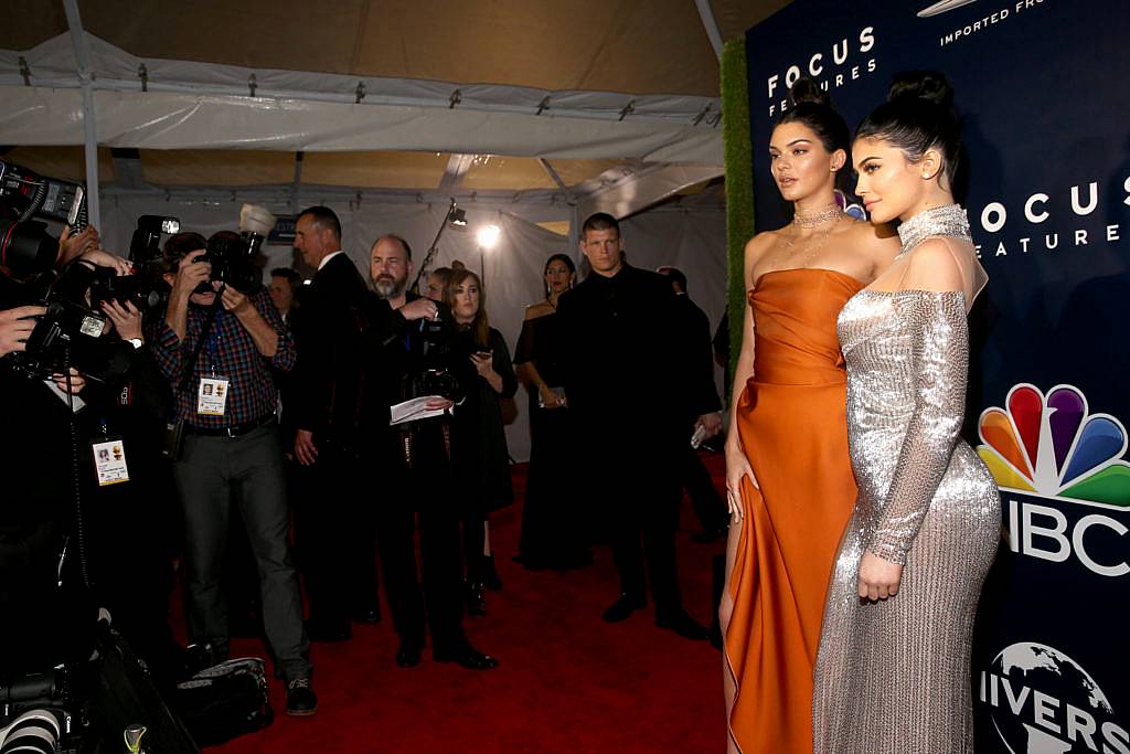 BEVERLY HILLS, CA - JANUARY 08:  Model Kendall Jenner and television personality Kylie Jenner attend the Universal, NBC, Focus Features, E! Entertainment Golden Globes after party sponsored by Chrysler on January 8, 2017 in Beverly Hills, California.  (Photo by Jesse Grant/Getty Images for NBCUniversal)