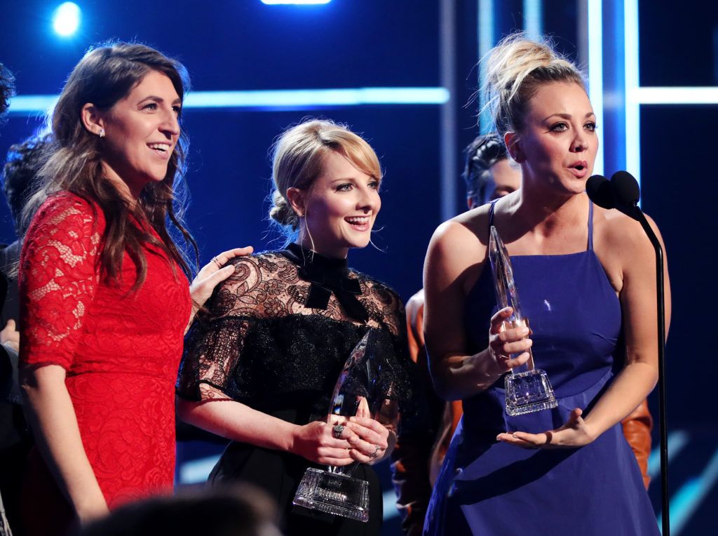 LOS ANGELES, CA - JANUARY 18:  (L-R) Actresses Mayim Bialik, Melissa Rauch, and Kaley Cuoco accept the Favorite Network TV Comedy award for 'The Big Bang Theory' onstage during the People's Choice Awards 2017 at Microsoft Theater on January 18, 2017 in Los Angeles, California.  (Photo by Christopher Polk/Getty Images for People's Choice Awards)