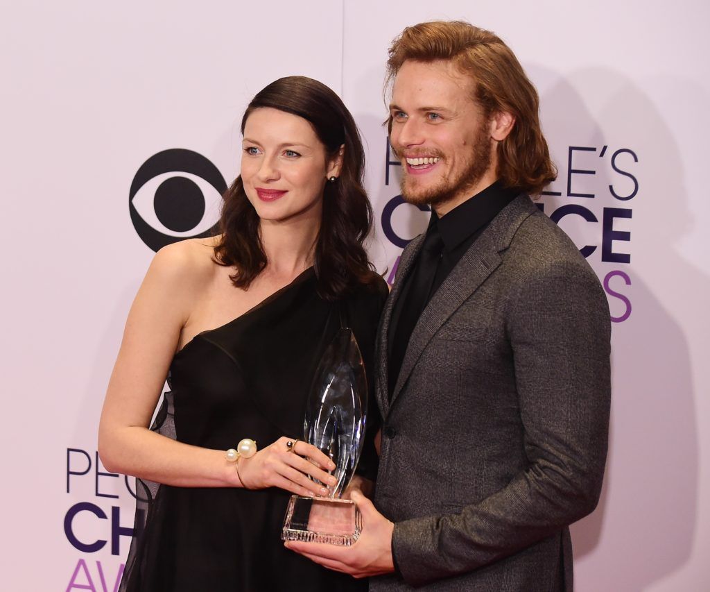 Caitriona Balfe (L) and Sam Heughan pose in the press room during The 41st Annual People's Choice Awards at the Nokia Theatre LA Live in Los Angeles, California on January 7, 2015. (Photo FREDERIC J. BROWN/AFP/Getty Images)