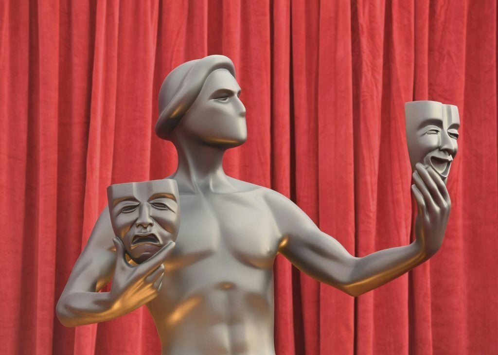 A statue of the 23rd Annual Screen Actors Guild Awards is seen against a red backdrops at The Shrine Auditorium on January 29, 2017 in Los Angeles, California. (Photo MARK RALSTON/AFP/Getty Images)
