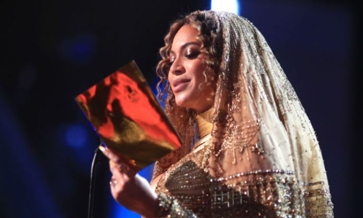 Beyonce wore this €10 eyeshadow all over her face for her Grammy's performance