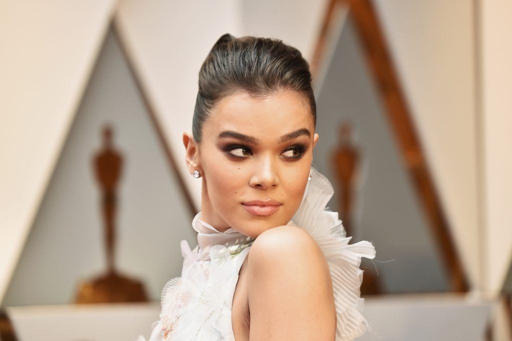 HOLLYWOOD, CA - FEBRUARY 26:  Actor Hailee Steinfeld attends the 89th Annual Academy Awards at Hollywood & Highland Center on February 26, 2017 in Hollywood, California.  (Photo by Frazer Harrison/Getty Images)