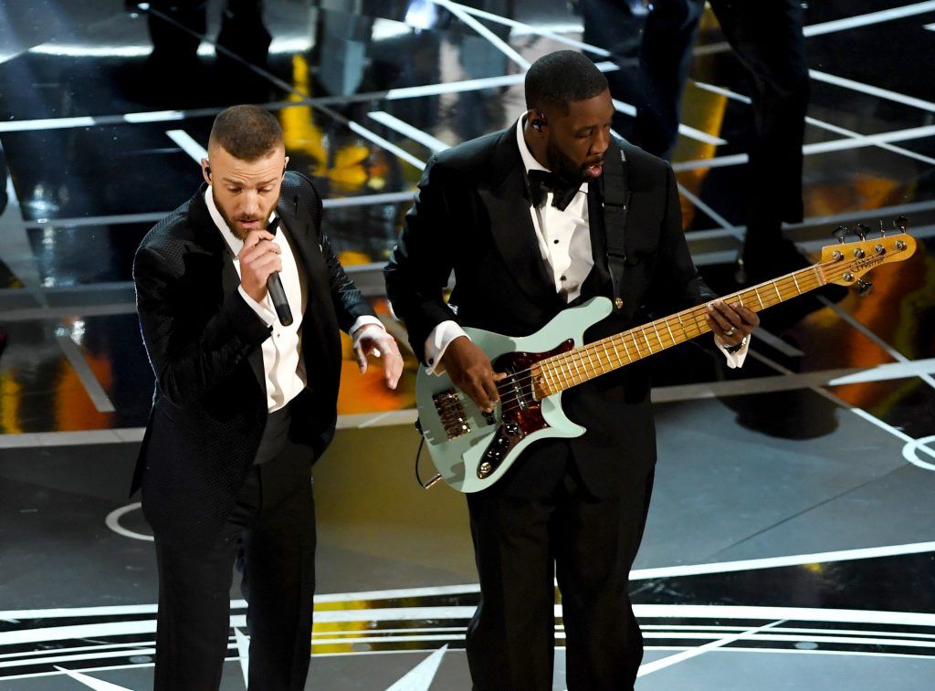 HOLLYWOOD, CA - FEBRUARY 26:  Singer/actor Justin Timberlake (L) performs onstage during the 89th Annual Academy Awards at Hollywood & Highland Center on February 26, 2017 in Hollywood, California.  (Photo by Kevin Winter/Getty Images)