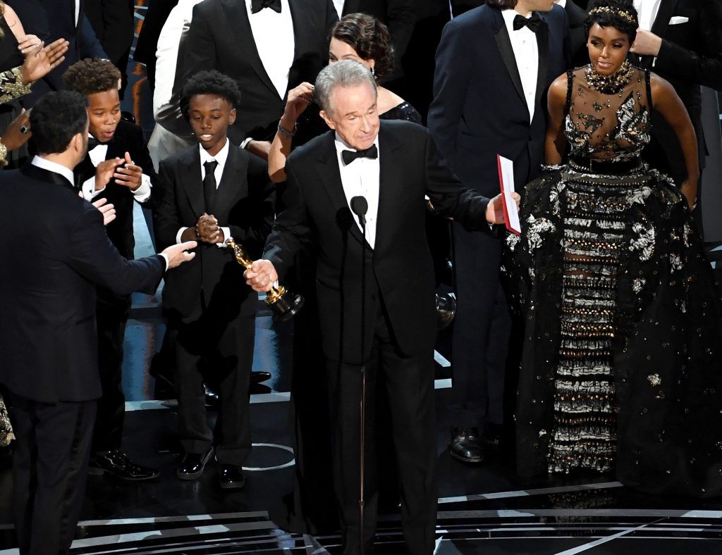 HOLLYWOOD, CA - FEBRUARY 26:  Actor Warren Beatty (C) explains a presentation error which resulted in Best Picture being announced as 'La La Land' instead of 'Moonlight' onstage during the 89th Annual Academy Awards at Hollywood & Highland Center on February 26, 2017 in Hollywood, California.  (Photo by Kevin Winter/Getty Images)