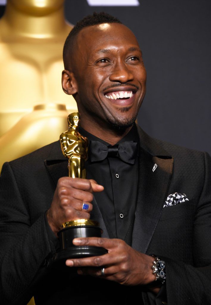 HOLLYWOOD, CA - FEBRUARY 26:  Actor Mahershala Ali, winner of Best Supporting Actor for 'Moonlight' poses in the press room during the 89th Annual Academy Awards at Hollywood & Highland Center on February 26, 2017 in Hollywood, California.  (Photo by Frazer Harrison/Getty Images)