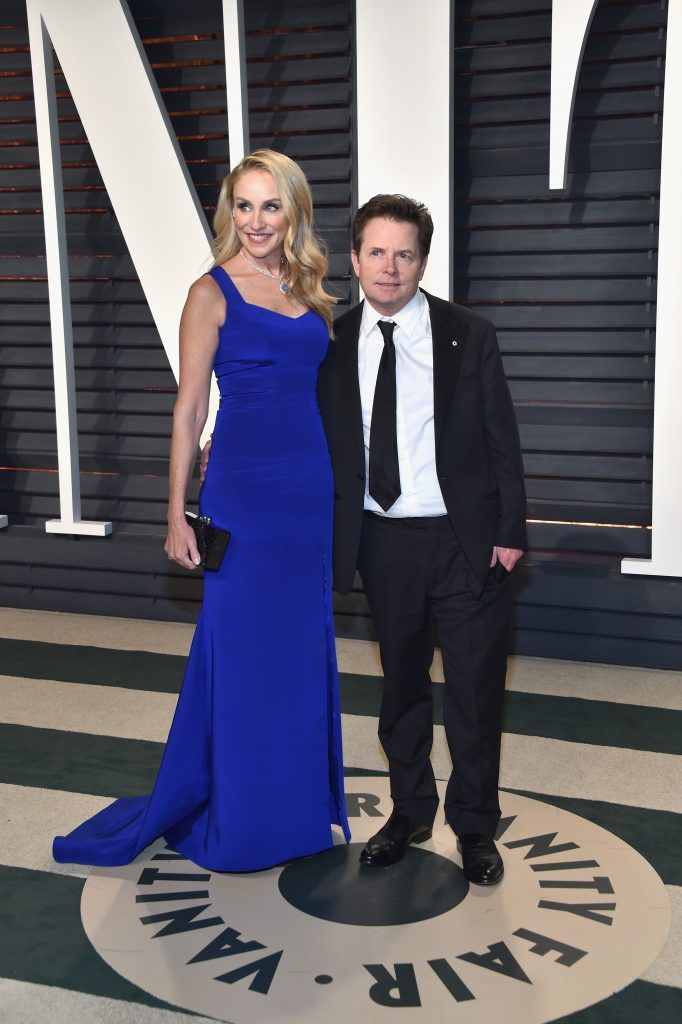 BEVERLY HILLS, CA - FEBRUARY 26:  Actors Tracy Pollan (L) and Michael J. Fox attend the 2017 Vanity Fair Oscar Party hosted by Graydon Carter at Wallis Annenberg Center for the Performing Arts on February 26, 2017 in Beverly Hills, California.  (Photo by Pascal Le Segretain/Getty Images)