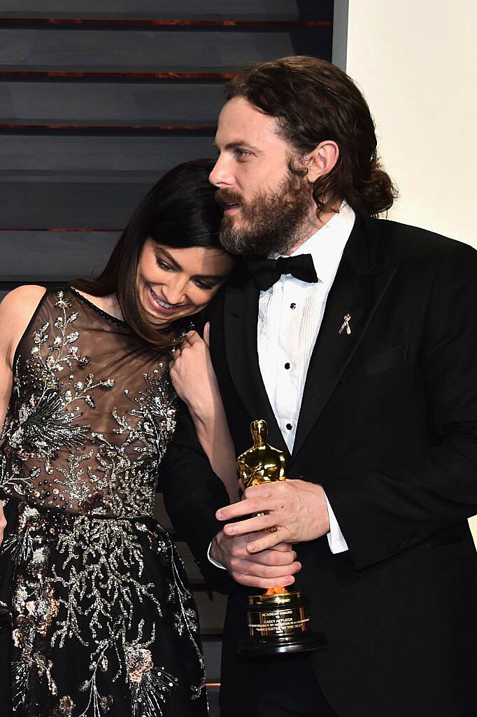 BEVERLY HILLS, CA - FEBRUARY 26:  Actors Floriana Lima (L) and Casey Affleck attend the 2017 Vanity Fair Oscar Party hosted by Graydon Carter at Wallis Annenberg Center for the Performing Arts on February 26, 2017 in Beverly Hills, California.  (Photo by Pascal Le Segretain/Getty Images)