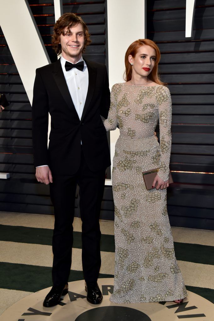 BEVERLY HILLS, CA - FEBRUARY 26:  Actors Evan Peters (L) and Emma Roberts attend the 2017 Vanity Fair Oscar Party hosted by Graydon Carter at Wallis Annenberg Center for the Performing Arts on February 26, 2017 in Beverly Hills, California.  (Photo by Pascal Le Segretain/Getty Images)