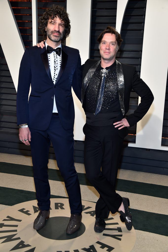 BEVERLY HILLS, CA - FEBRUARY 26:  Jorn Weisbrodt (L) and recording artist Rufus Wainwright attend the 2017 Vanity Fair Oscar Party hosted by Graydon Carter at Wallis Annenberg Center for the Performing Arts on February 26, 2017 in Beverly Hills, California.  (Photo by Pascal Le Segretain/Getty Images)