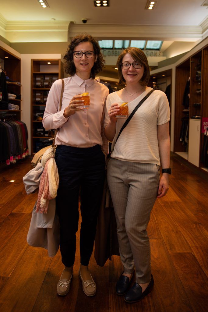 Pictured at the Powers Irish Whiskey event in Louis Copeland, Wicklow Street were Katerina Polonitskaya & Maria Bagaeva. Photo by Dublin Daily Photography