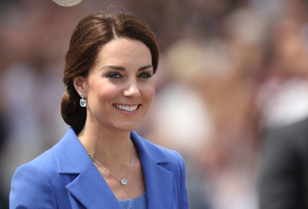 Catherine, Duchess of Cambridge arrives at the Brandenburg Gate on the first day of their visit to Germany on July 19, 2017 in Berlin, Germany. The royal couple are on a three-day trip to Germany that includes visits to Berlin, Hamburg and Heidelberg.  (Photo by Sean Gallup/Getty Images)