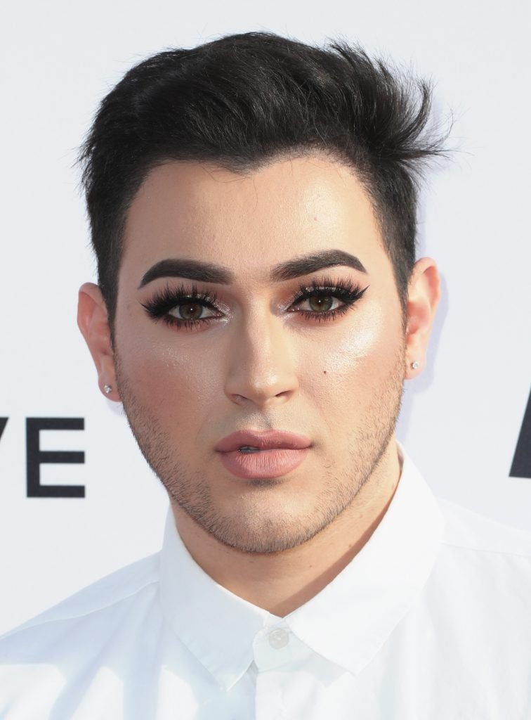 WEST HOLLYWOOD, CA - APRIL 02:  Beauty vlogger Manny Mua attends the Daily Front Row's 3rd Annual Fashion Los Angeles Awards at Sunset Tower Hotel on April 2, 2017 in West Hollywood, California.  (Photo by Frederick M. Brown/Getty Images)