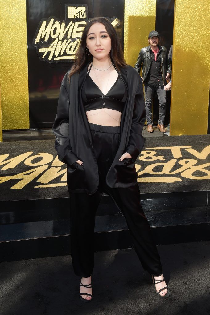 LOS ANGELES, CA - MAY 07:  Singer Noah Cyrus attends the 2017 MTV Movie And TV Awards at The Shrine Auditorium on May 7, 2017 in Los Angeles, California.  (Photo by Matt Winkelmeyer/Getty Images)