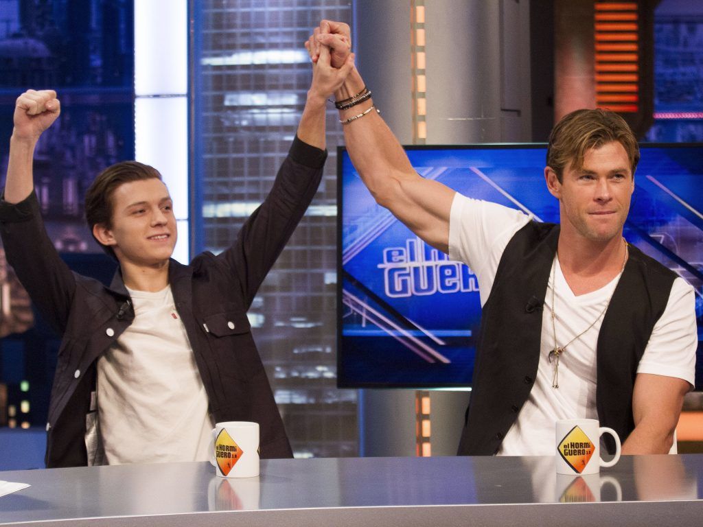 Chris Hemsworth and Tom Holland attend 'El Hormiguero' TV Show on December 3, 2015 in Madrid, Spain.  (Photo by Alberto Alcocer/Getty Images)