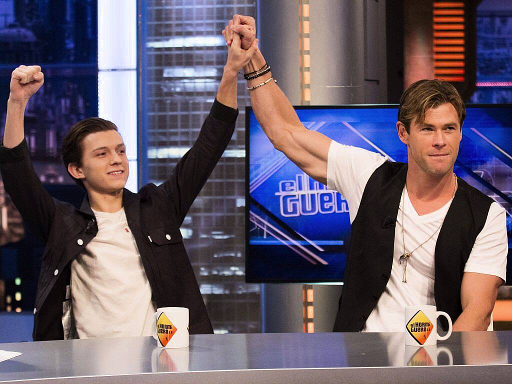 Chris Hemsworth and Tom Holland attend 'El Hormiguero' TV Show on December 3, 2015 in Madrid, Spain.  (Photo by Alberto Alcocer/Getty Images)