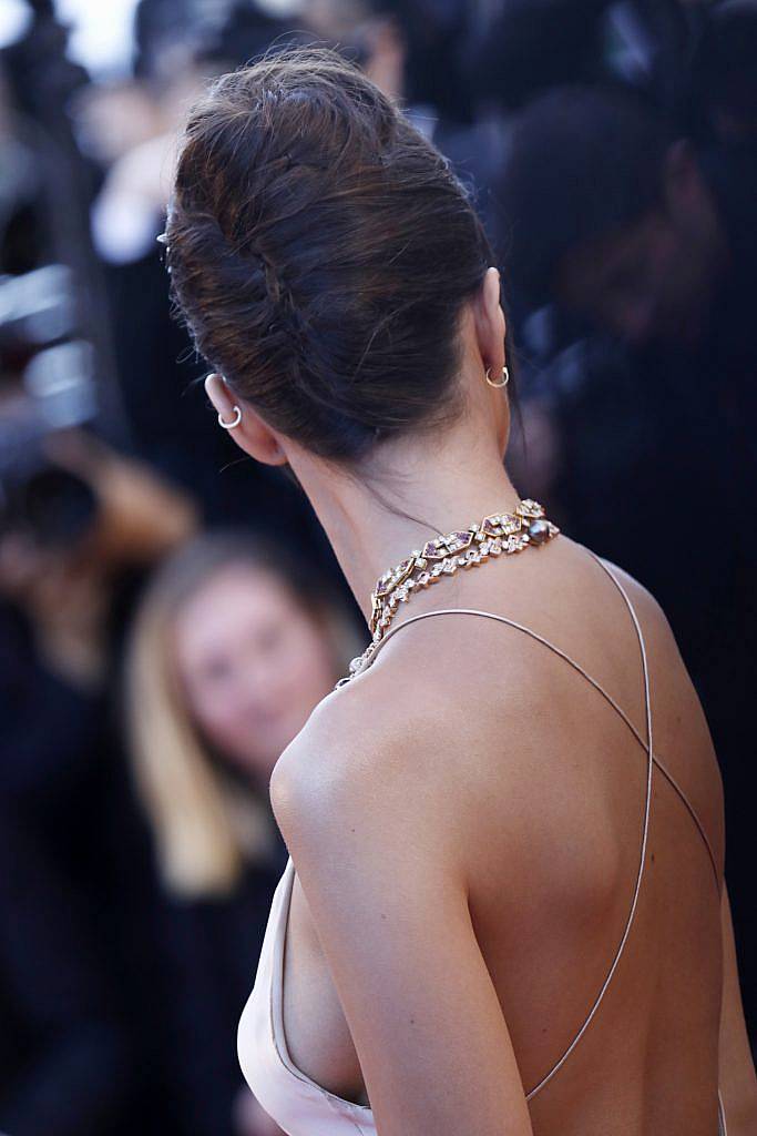 Model Emily Ratajkowski attends the "Ismael's Ghosts (Les Fantomes d'Ismael)" screening and Opening Gala during the 70th annual Cannes Film Festival at Palais des Festivals on May 17, 2017 in Cannes, France.  (Photo by Tristan Fewings/Getty Images)