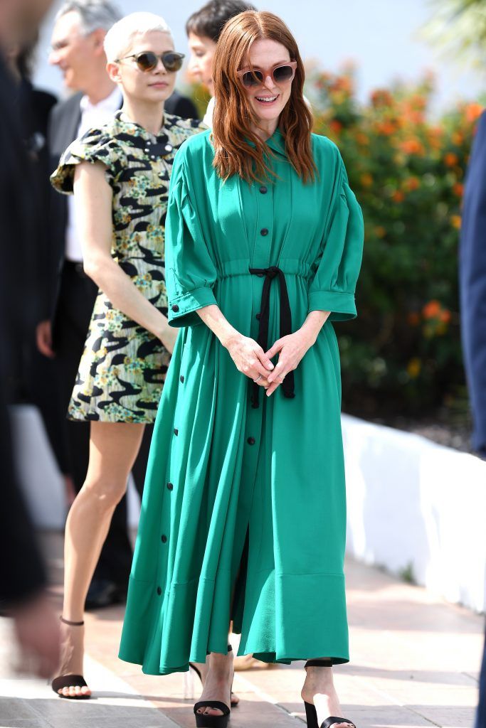 Actress Michelle William and actress Julianne Moore attend "Wonderstruck" Photocall during the 70th annual Cannes Film Festival at Palais des Festivals on May 18, 2017 in Cannes, France.  (Photo by Pascal Le Segretain/Getty Images)