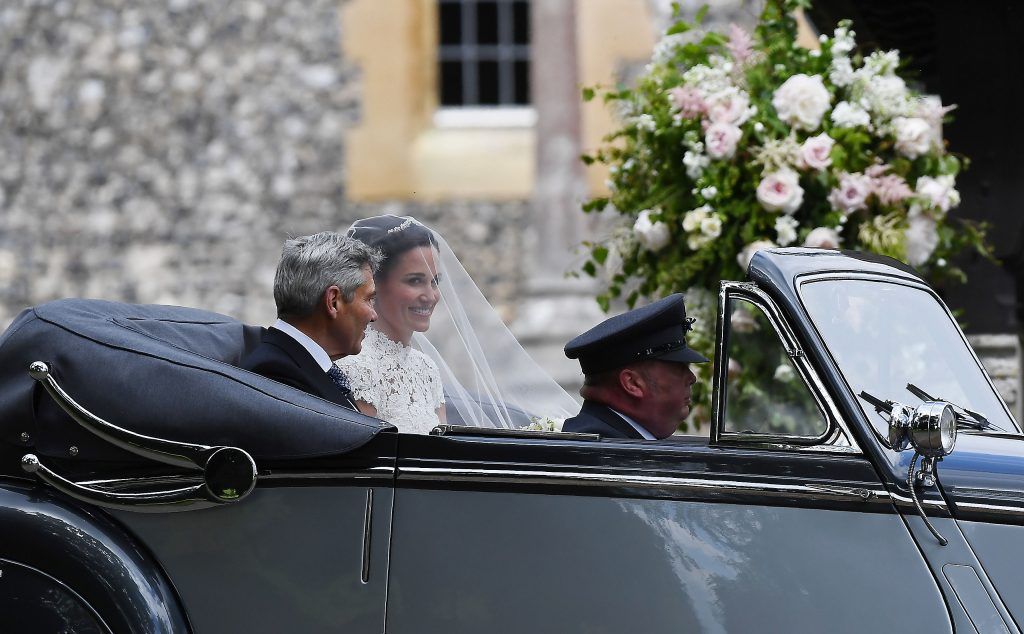 Pippa Middleton, (C) arrives with her father Michael Middleton (L), in a 1951 Jaguar Mk V car, for her wedding to James Matthews at St Mark's Church in Englefield, west of London, on May 20, 2017. (Photo by JUSTIN TALLIS/AFP/Getty Images)