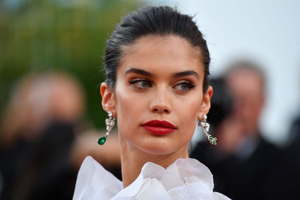 Portuguese model Sara Sampaio poses as she arrives on May 22, 2017 for the screening of the film 'The Killing of a Sacred Deer' at the 70th edition of the Cannes Film Festival in Cannes, southern France. (Photo by ALBERTO PIZZOLI/AFP/Getty Images)